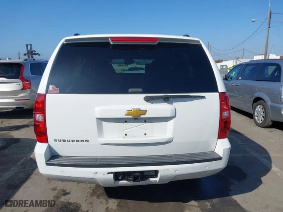 2014 Chevrolet Suburban LT with VIN 1GNSKJE71ER122990, listed as a IAAI auction lot 41674176 with NaN miles. Bid and sale history available at carsss.com. Image 16.