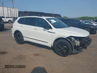 2023 Volkswagen Tiguan SE R-Line Black с VIN 3VV8B7AX9PM055640, выставлен на аукционе IAAI как лот 42411380 с пробегом 68 922 миль миль и . История ставок и продаж доступна на DreamBid. Изображение 1.