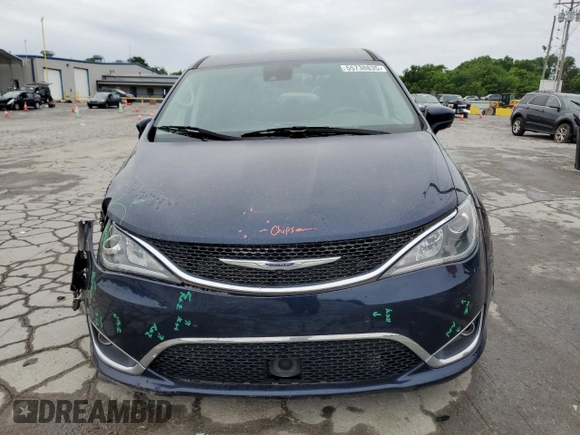 2019 Chrysler Pacifica Touring Plus z VIN 2C4RC1FG7KR700776, wystawiony jako Copart lot #55738835 z przebiegiem 113 502 mil mil oraz Szkoda całkowita • Salvage title. Historia ofert i sprzedaży dostępna na DreamBid. Obrazek 5.