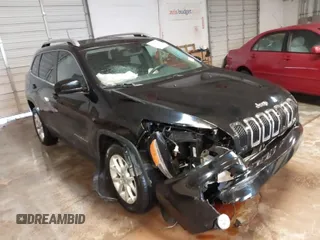 2018 Jeep Cherokee Latitude with VIN 1C4PJLCBXJD533624, listed as a IAAI auction lot 41441550 with 103,197 mi miles. Bid and sale history available at carsss.com. Image 1.