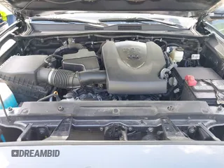 2021 Toyota Tacoma SR z VIN 3TMCZ5AN2MM392590, wystawiony jako IAAI lot #42178072 z przebiegiem 42 542 mil mil oraz . Historia ofert i sprzedaży dostępna na DreamBid. Obrazek 10.