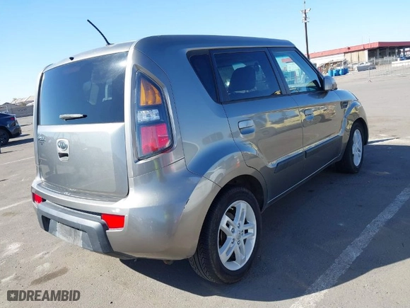 2010 Kia Soul ! with VIN KNDJT2A23A7094729, listed as a IAAI auction lot 41615567 with 159,419 mi miles. Bid and sale history available at carsss.com. Image 4.