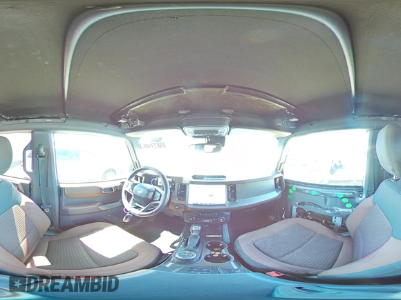 2023 Ford Bronco z VIN 1FMDE5BH4PLA99848, wystawiony jako Copart lot #49833595 z przebiegiem 29 101 mil mil oraz Szkody całkowita. Historia ofert i sprzedaży dostępna na DreamBid. Obrazek 16.