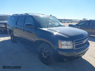 2008 Chevrolet Suburban LT w/3LT with VIN 3GNFC16088G207846, listed as a IAAI auction lot 41483605 with 184,709 mi miles. Bid and sale history available at carsss.com. Image 1.