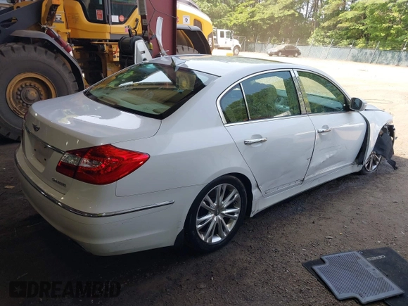 2013 Hyundai Genesis 3.8L z VIN KMHGC4DDXDU237728, wystawiony jako IAAI lot #42402839 z przebiegiem 134 977 mil mil oraz . Historia ofert i sprzedaży dostępna na DreamBid. Obrazek 4.