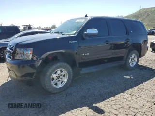 2012 Chevrolet Tahoe z VIN 1GNSCDEJ9CR225663, wystawiony jako Copart lot #49749565 z przebiegiem 131 585 mil mil oraz Czysty tytuł • Clean title. Historia ofert i sprzedaży dostępna na DreamBid. Obrazek 1.