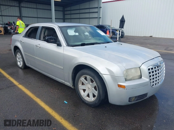2007 Chrysler 300 Touring z VIN 2C3KA53G07H792947, wystawiony jako IAAI lot #42225359 z przebiegiem 234 291 mil mil oraz . Historia ofert i sprzedaży dostępna na DreamBid. Obrazek 1.