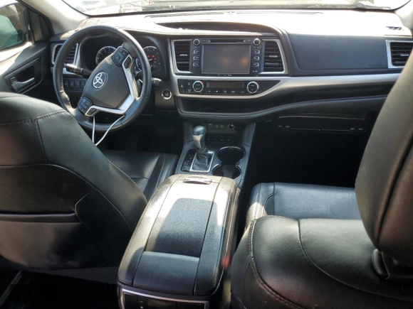 2017 Toyota Highlander XLE with VIN 5TDJZRFHXHS460934, listed as a Copart auction lot 62609385 with 57,809 mi miles and Salvage title. Bid and sale history available at DreamBid. Image 8.