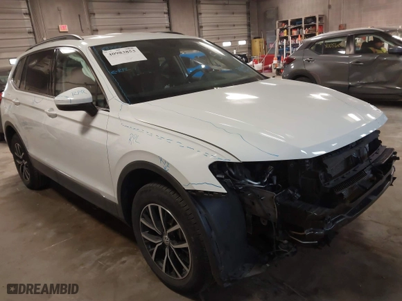 2021 Volkswagen Tiguan SE with VIN 3VV2B7AX1MM142501, listed as a IAAI auction lot 40983853 with 45,121 mi miles. Bid and sale history available at carsss.com. Image 1.