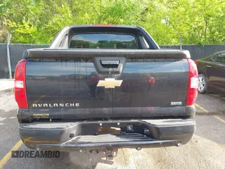 2010 Chevrolet Avalanche LTZ with VIN 3GNVKGE07AG147633, listed as a IAAI auction lot 42154619 with 171,420 mi miles. Bid and sale history available at carsss.com. Image 17.