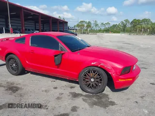 2008 Ford Mustang Deluxe с VIN 1ZVHT80N185150814, выставлен на аукционе IAAI как лот 42216084 с пробегом 140 271 миль миль и . История ставок и продаж доступна на DreamBid. Изображение 1.