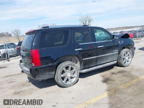 2007 Cadillac Escalade with VIN 1GYFK63887R175010, listed as a IAAI auction lot 41892482 with 121,231 mi miles. Bid and sale history available at carsss.com. Image 4.