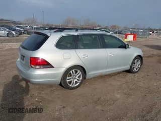 2010 Volkswagen Jetta TDI z VIN 3VWPL7AJ0AM697106, wystawiony jako IAAI lot #41812648 z przebiegiem 150 608 mil mil oraz . Historia ofert i sprzedaży dostępna na DreamBid. Obrazek 4.