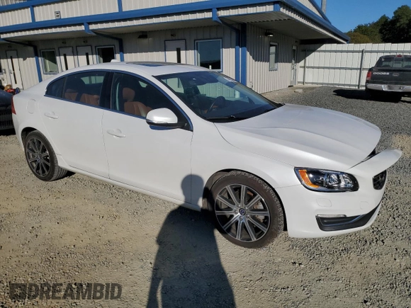 2017 Volvo S60 Inscription Platinum z VIN LYV402HM9HB140468, wystawiony jako Copart lot #74993444 z przebiegiem 103 907 mil mil oraz Szkoda całkowita • Salvage title. Historia ofert i sprzedaży dostępna na DreamBid. Obrazek 4.