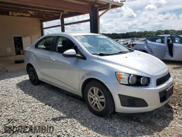 2015 Chevrolet Sonic LT with VIN 1G1JC5SH3F4178085, listed as a Copart auction lot 61368025 with 136,457 mi miles and Clean title. Bid and sale history available at DreamBid. Image 4.
