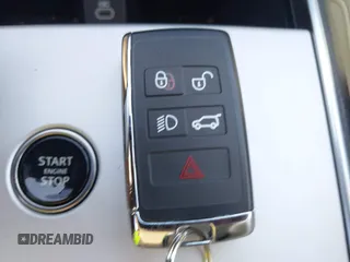2024 Land Rover Range Rover SE z VIN SALKP9FU9RA216190, wystawiony jako IAAI lot #41877509 z przebiegiem 8171 mil mil oraz . Historia ofert i sprzedaży dostępna na DreamBid. Obrazek 11.