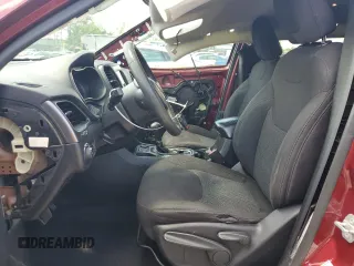 2019 Jeep Cherokee Latitude z VIN 1C4PJLCB6KD450614, wystawiony jako Copart lot #52390275 z przebiegiem 141 386 mil mil oraz Szkoda całkowita • Salvage title. Historia ofert i sprzedaży dostępna na DreamBid. Obrazek 7.