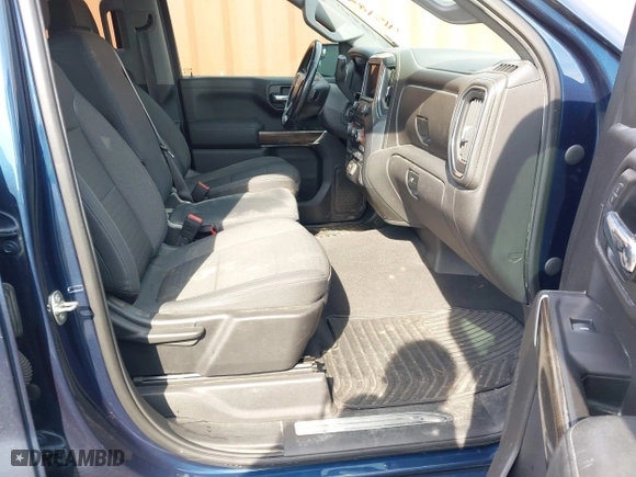 2019 Chevrolet Silverado 1500 LT with VIN 3GCPWCEK0KG186713, listed as a IAAI auction lot 41518976 with 143,202 mi miles. Bid and sale history available at carsss.com. Image 5.