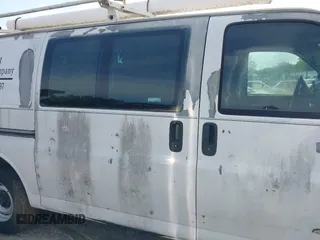 1998 Chevrolet Chevy Van z VIN 1GCEG15M6W1009839, wystawiony jako IAAI lot #42100010 z przebiegiem Nie podano mil oraz . Historia ofert i sprzedaży dostępna na DreamBid. Obrazek 13.