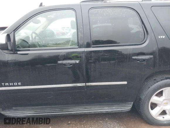 2009 Chevrolet Tahoe LTZ z VIN 1GNFC33J19R282480, wystawiony jako IAAI lot #41536774 z przebiegiem 118 831 mil mil oraz . Historia ofert i sprzedaży dostępna na DreamBid. Obrazek 14.