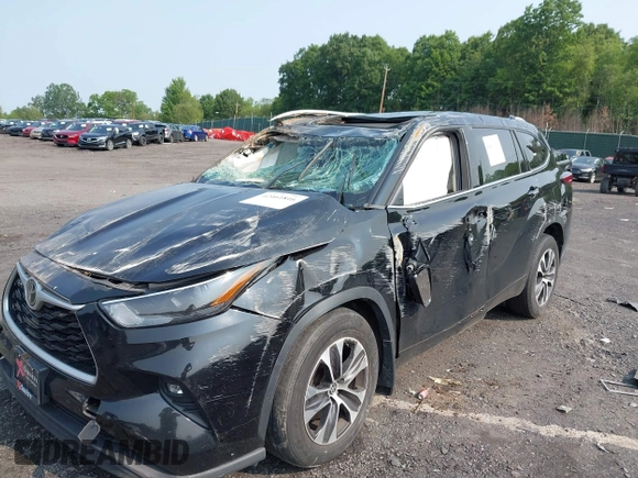 2022 Toyota Highlander XLE with VIN 5TDGZRBH0NS218066, listed as a IAAI auction lot 42461816 with 61,789 mi miles and . Bid and sale history available at DreamBid. Image 6.