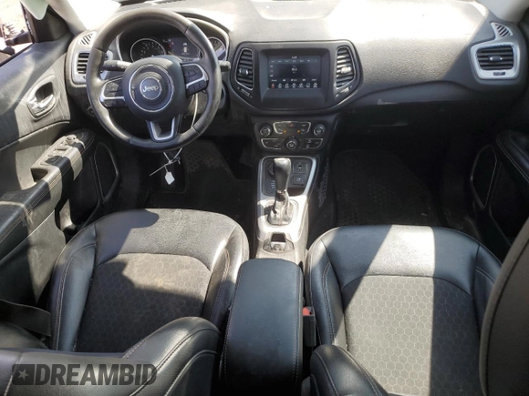 2018 Jeep Compass Latitude z VIN 3C4NJDBB1JT336317, wystawiony jako Copart lot #50824635 z przebiegiem 100 173 mil mil oraz Szkody całkowita. Historia ofert i sprzedaży dostępna na DreamBid. Obrazek 8.