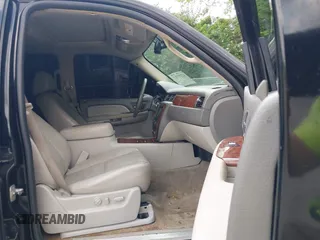 2007 Chevrolet Tahoe LT z VIN 1GNFK13067R331734, wystawiony jako IAAI lot #42372797 z przebiegiem 173 150 mil mil oraz . Historia ofert i sprzedaży dostępna na DreamBid. Obrazek 5.