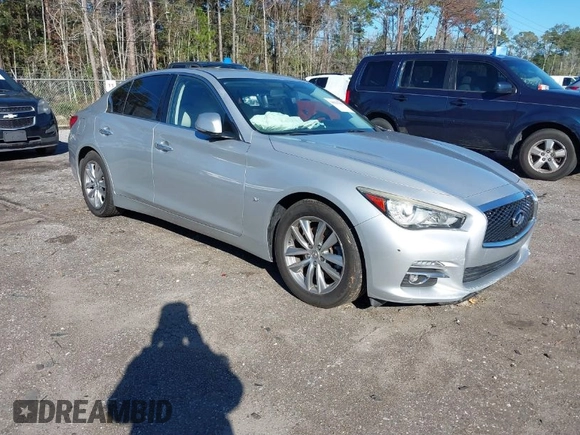 2015 Infiniti Q50 with VIN JN1BV7AP3FM335840, listed as a IAAI auction lot 38327905 with 100,276 mi miles. Bid and sale history available at carsss.com. Image 1.