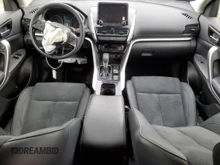 2024 Mitsubishi Eclipse Cross SE z VIN JA4ATWAA9RZ069181, wystawiony jako Copart lot #52674925 z przebiegiem 7522 mil mil oraz Szkody całkowita. Historia ofert i sprzedaży dostępna na DreamBid. Obrazek 8.