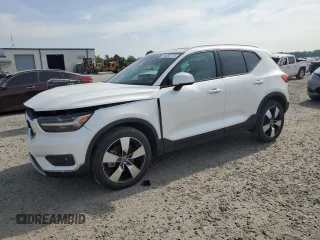 2021 Volvo XC40 Momentum z VIN YV4162UK5M2439826, wystawiony jako Copart lot #54480775 z przebiegiem 35 279 mil mil oraz Szkody całkowita. Historia ofert i sprzedaży dostępna na DreamBid. Obrazek 1.