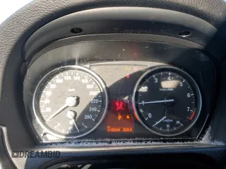 2009 BMW 3 Series 328i xDrive z VIN WBAPK73539A454076, wystawiony jako Copart lot #49962565 z przebiegiem 319 544 mil mil oraz Czysty tytuł • Clean title. Historia ofert i sprzedaży dostępna na DreamBid. Obrazek 9.