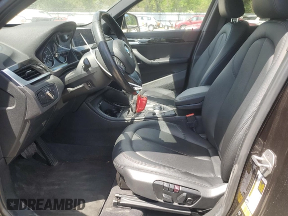 2017 BMW X1 xDrive28i z VIN WBXHT3C39H5F72979, wystawiony jako Copart lot #56003625 z przebiegiem 101 184 mil mil oraz Szkoda całkowita • Salvage title. Historia ofert i sprzedaży dostępna na DreamBid. Obrazek 7.