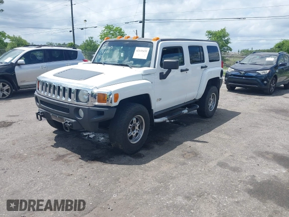2007 Hummer H3 SUV with VIN 5GTDN13E878157795, listed as a IAAI auction lot 42131431 with 181,916 mi miles. Bid and sale history available at carsss.com. Image 2.