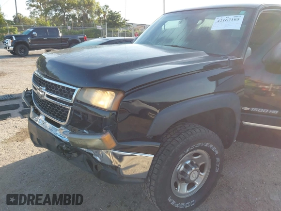 2007 Chevrolet Silverado 1500HD LT1 z VIN 1GCGC13U17F197536, wystawiony jako IAAI lot #42167105 z przebiegiem 177 604 mil mil oraz . Historia ofert i sprzedaży dostępna na DreamBid. Obrazek 18.