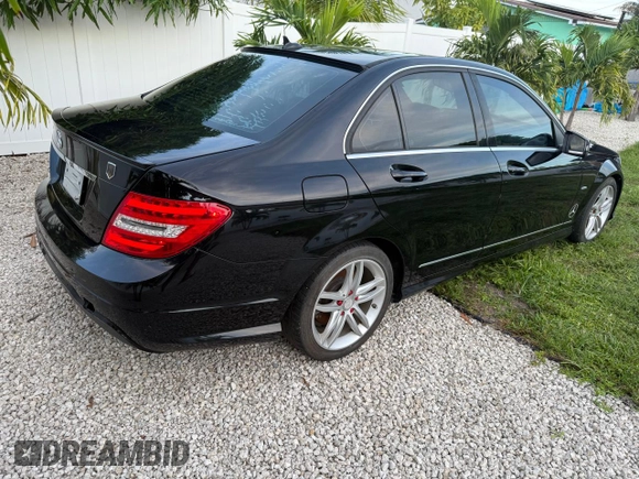 2012 Mercedes-Benz C 250 Sport z VIN WDDGF4HB2CA628429, wystawiony jako Copart lot #64523745 z przebiegiem 122 795 mil mil oraz Czysty tytuł • Clean title. Historia ofert i sprzedaży dostępna na DreamBid. Obrazek 4.