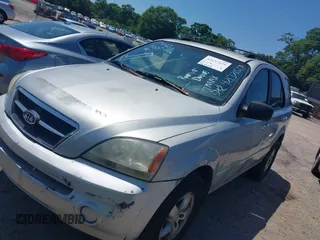 2006 Kia Sorento LX with VIN KNDJD733865509532, listed as a IAAI auction lot 42137155 with 209,149 mi miles and . Bid and sale history available at DreamBid. Image 2.