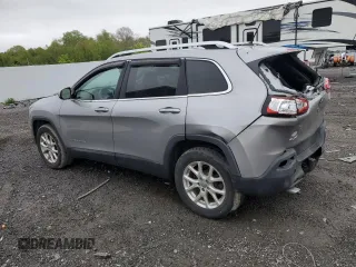 2015 Jeep Cherokee Latitude z VIN 1C4PJMCB0FW745742, wystawiony jako Copart lot #55798365 z przebiegiem 88 575 mil mil oraz Czysty tytuł • Clean title. Historia ofert i sprzedaży dostępna na DreamBid. Obrazek 2.