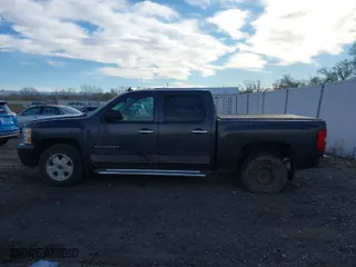 2010 Chevrolet Silverado 1500 LT with VIN 3GCRKSE32AG129922, listed as a IAAI auction lot 40910846 with 122,255 mi miles. Bid and sale history available at carsss.com. Image 15.