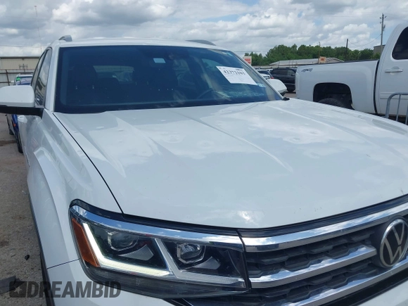 2020 Volkswagen Atlas SE with VIN 1V23C2CA1LC201332, listed as a IAAI auction lot 42372103 with 81,424 mi miles and . Bid and sale history available at DreamBid. Image 6.
