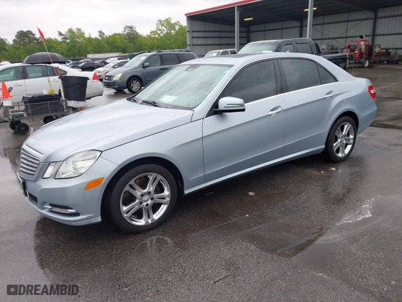 2013 Mercedes-Benz E-Class E 350 Luxury with VIN WDDHF8JB9DA663167, listed as a IAAI auction lot 41985122 with 131,025 mi miles. Bid and sale history available at carsss.com. Image 2.