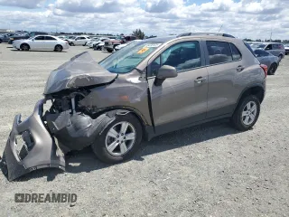 2021 Chevrolet Trax LT z VIN KL7CJPSB3MB331759, wystawiony jako Copart lot #56498305 z przebiegiem 79 340 mil mil oraz Nie do naprawy • Non repairable. Historia ofert i sprzedaży dostępna na DreamBid. Obrazek 1.