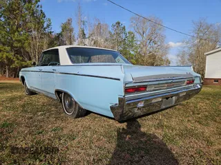 1964 Oldsmobile 88 z VIN 854M274413, wystawiony jako Copart lot #48237445 z przebiegiem 45 480 mil mil oraz Tytuł czysty. Historia ofert i sprzedaży dostępna na DreamBid. Obrazek 3.