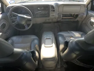 2000 Chevrolet Tahoe Limited with VIN 1GNEC13R4YR141259, listed as a Copart auction lot 85578904 with 195,944 mi miles and Salvage Title. Bid and sale history available at carsss.com. Image 8.