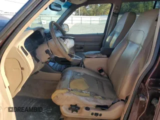 2000 Ford Explorer Eddie Bauer z VIN 1FMDU84P0YZB89831, wystawiony jako Copart lot #77874224 z przebiegiem 209 532 mil mil oraz Szkoda całkowita • Salvage title. Historia ofert i sprzedaży dostępna na DreamBid. Obrazek 7.