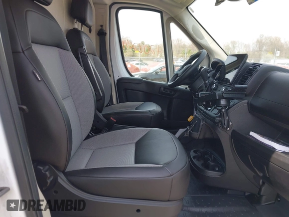 2022 Ram ProMaster Cargo with VIN 3C6MRVJG4NE111866, listed as a IAAI auction lot 42082644 with 62,444 mi miles and . Bid and sale history available at DreamBid. Image 5.