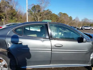 2005 Pontiac Grand Prix with VIN 2G2WP522951195596, listed as a IAAI auction lot 41398363 with 230,977 mi miles. Bid and sale history available at carsss.com. Image 12.