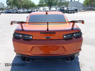 2023 Chevrolet Camaro ZL1 z VIN 1G1FK1R69P0104359, wystawiony jako IAAI lot #42124070 z przebiegiem 20 934 mil mil oraz . Historia ofert i sprzedaży dostępna na DreamBid. Obrazek 16.