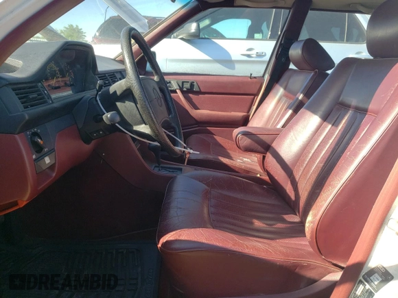 1988 Mercedes-Benz 300 E с VIN WDBEA30DXJA700058, выставлен на аукционе Copart как лот 58342374 с пробегом 210 787 миль миль и Чистый • Clean title. История ставок и продаж доступна на DreamBid. Изображение 7.