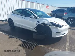 2021 Tesla Model 3 Performance z VIN 5YJ3E1EC9MF028961, wystawiony jako IAAI lot #41958226 z przebiegiem 60 055 mil mil oraz . Historia ofert i sprzedaży dostępna na DreamBid. Obrazek 1.