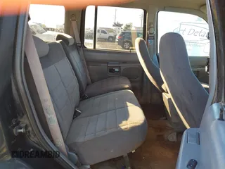1996 Ford Explorer XL z VIN 1FMDU34X8TUA58168, wystawiony jako IAAI lot #41423645 z przebiegiem 121 839 mil mil oraz . Historia ofert i sprzedaży dostępna na DreamBid. Obrazek 8.